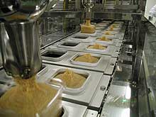 カップシール機連動型味噌充填ライン
